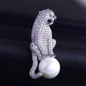 New Animal Leopard Crystal Pearl Brooches Fashion